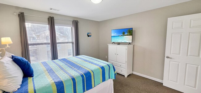 Building Photo - 2421 Beachview Dr