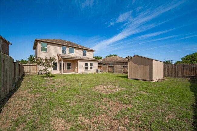 Building Photo - 5123 Oak Briar Ln