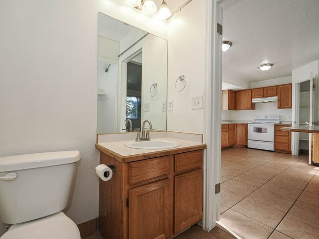 Building Photo - RES_LI_1683