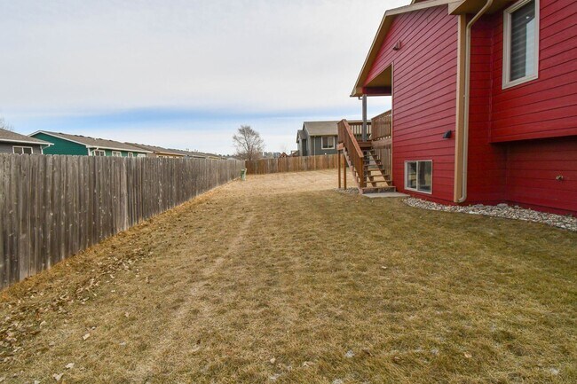 Building Photo - 5 Bedroom 3 Bathroom Single Family Home North Sioux Falls!