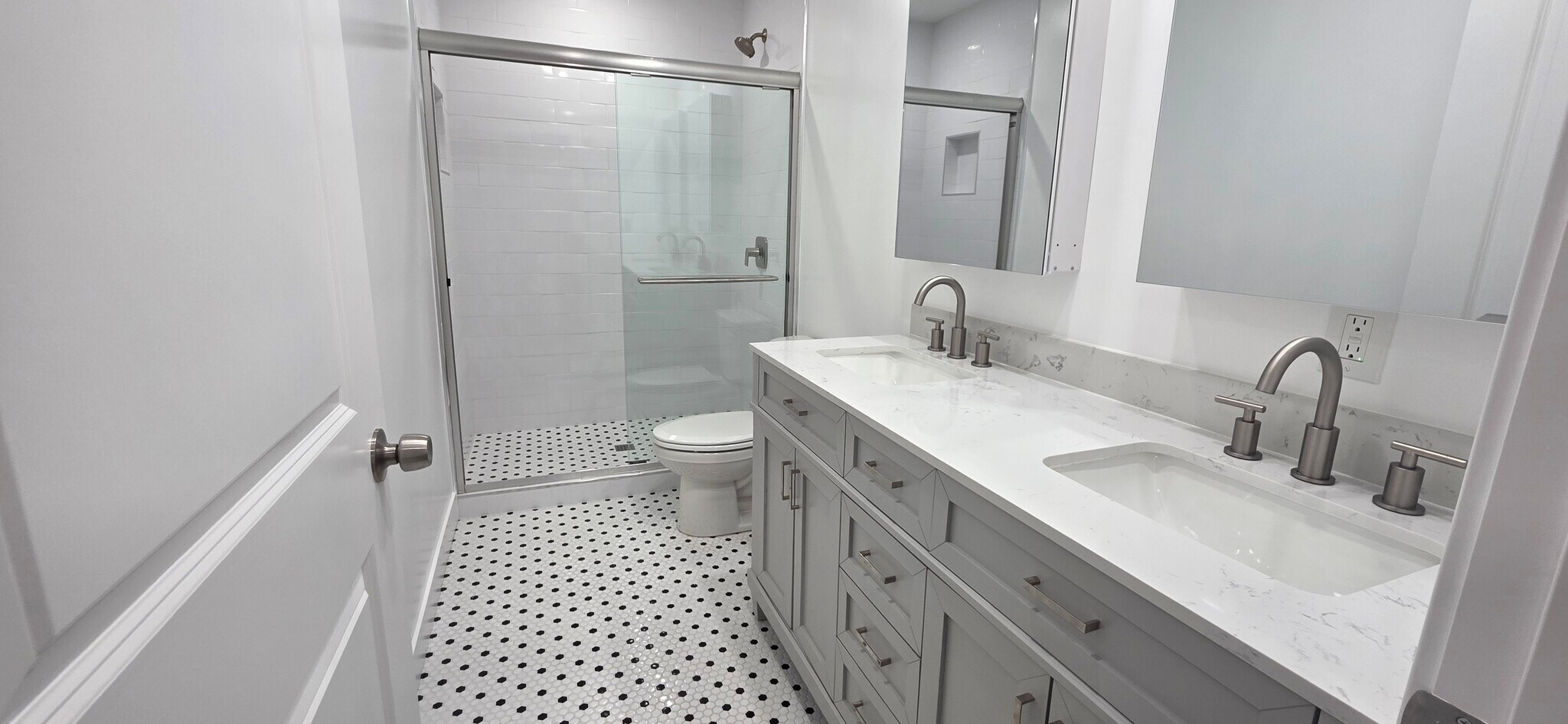 Building Photo - 1751 N Oxford Ave