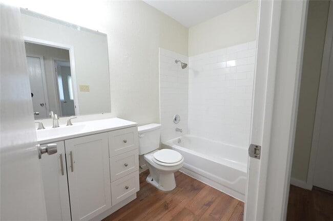 Building Photo - 107 Cloudview Dr