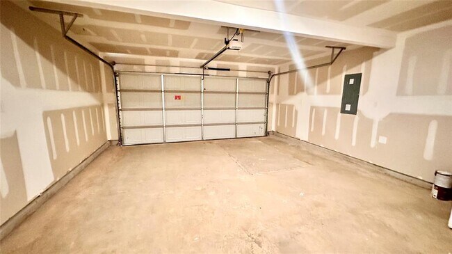 Building Photo - 20404 Deer Creek Dr