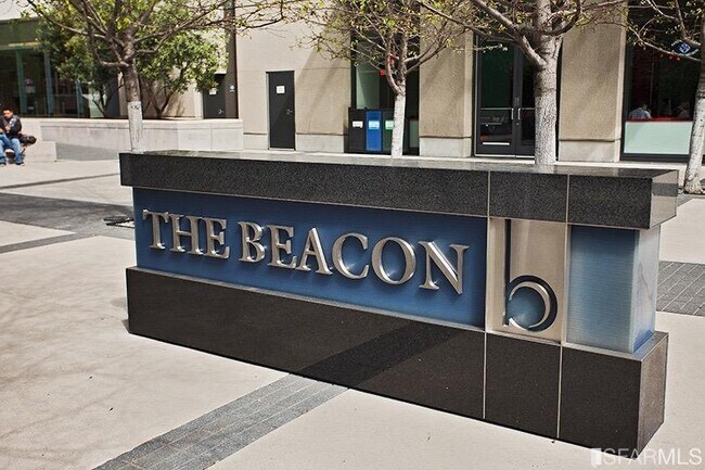 Building Photo - 260 King St