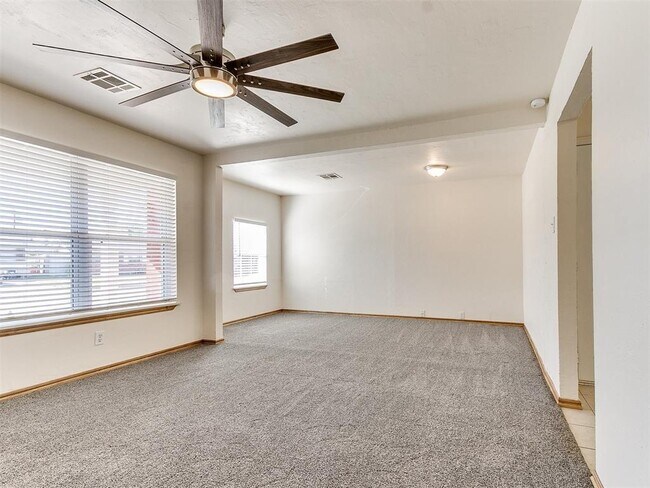Building Photo - 325 E Cedar Ln