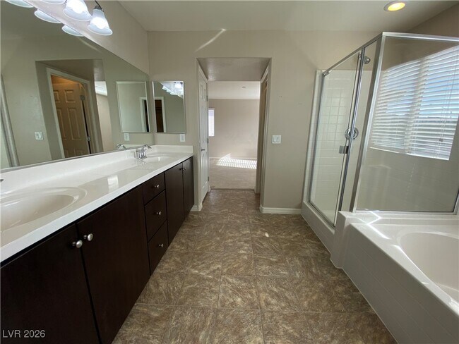 Building Photo - 8033 Ancient Oaks Ave