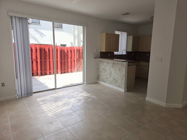 Building Photo - 3 Bedroom / 3 Bathroom Townhouse in Keys Cove Gated Community