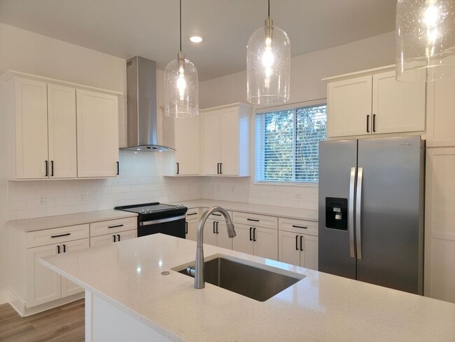 Building Photo - FOR RENT 3 bed, 3.5 bath, 3 level brand new condo