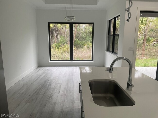 Building Photo - 2567 12th Ave NE