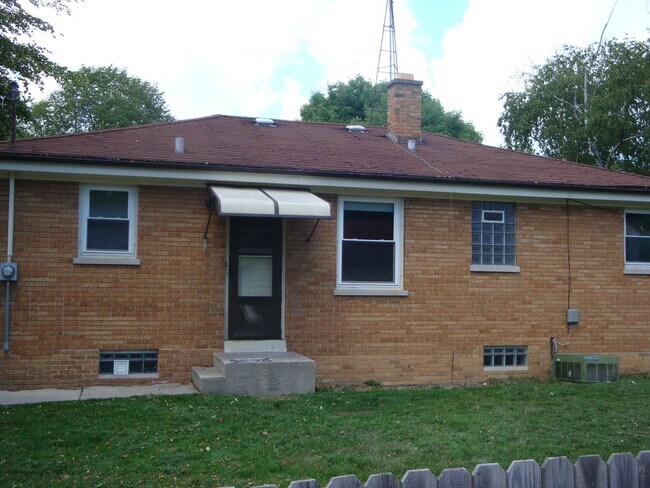 Building Photo - 5627 41st Ave