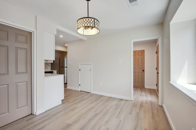 Building Photo - 4634 Conwell Dr