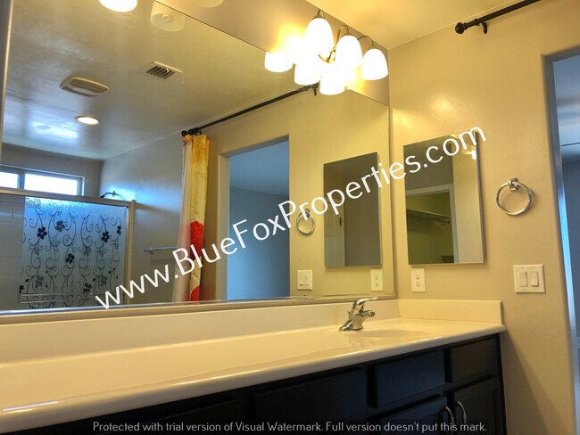 Building Photo - 9009 W Rolling Springs Dr