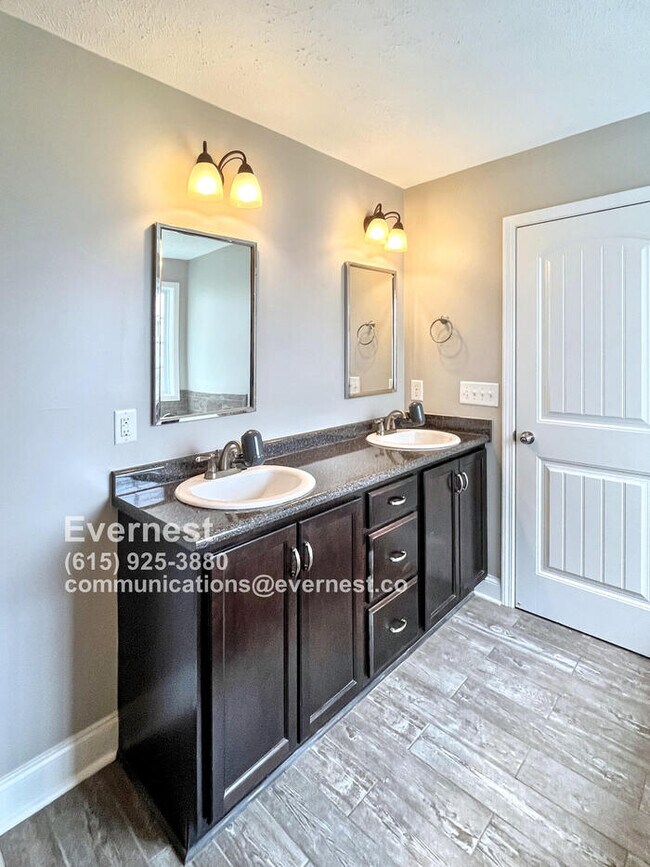 Building Photo - Beautiful 3-Bedroom Home with Comfortable ...