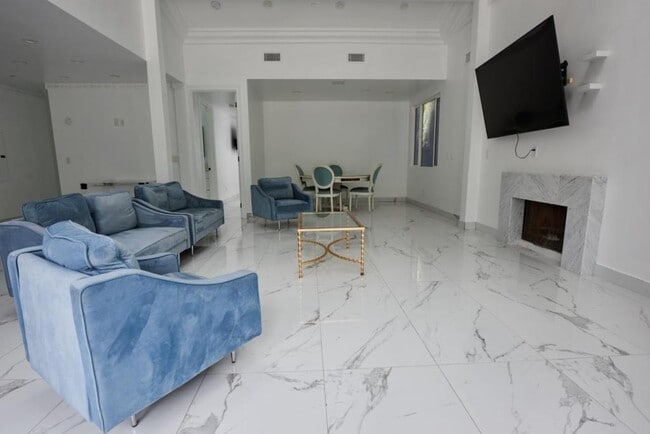 Building Photo - 11571 W Sunset Blvd