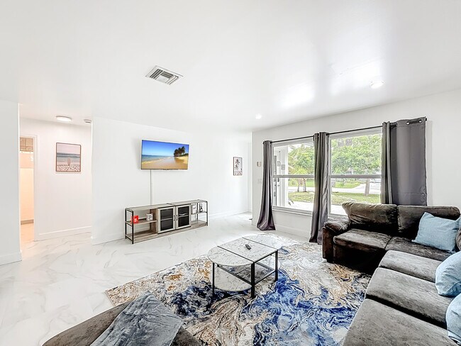 Building Photo - 635 Kingbird Cir