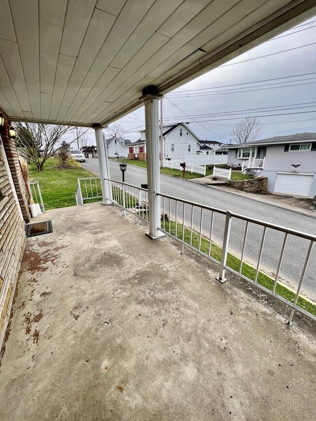 Building Photo - 516 Kensington Ave