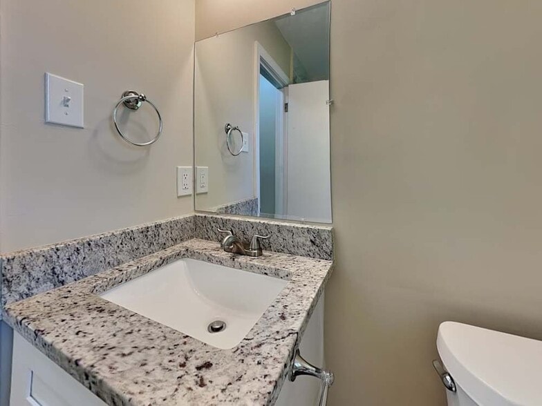 Building Photo - 277 Rocking Hill Dr SW