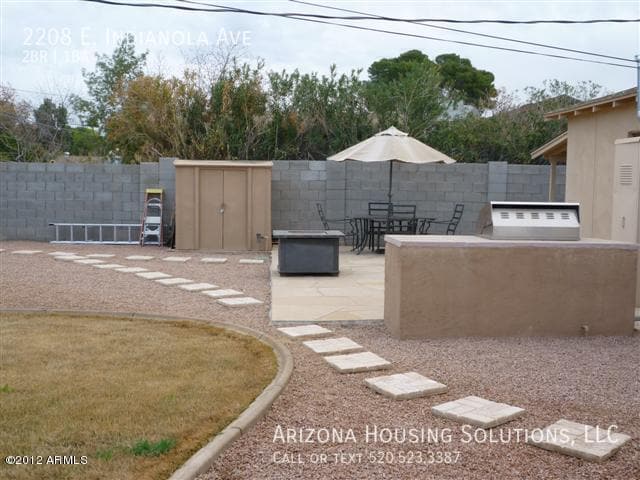 Building Photo - 2208 E Indianola Ave