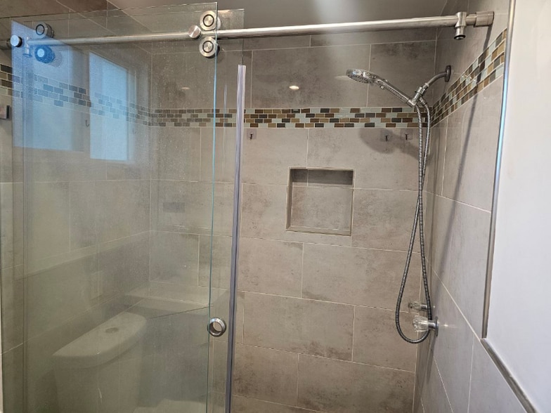 Building Photo - 1042 Hollister St