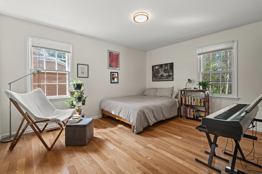 Primary Photo - 2514 W Wilson St