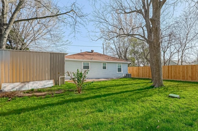 Building Photo - 3818 Noah St