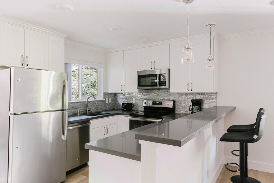 Building Photo - 848 Jordan Ave