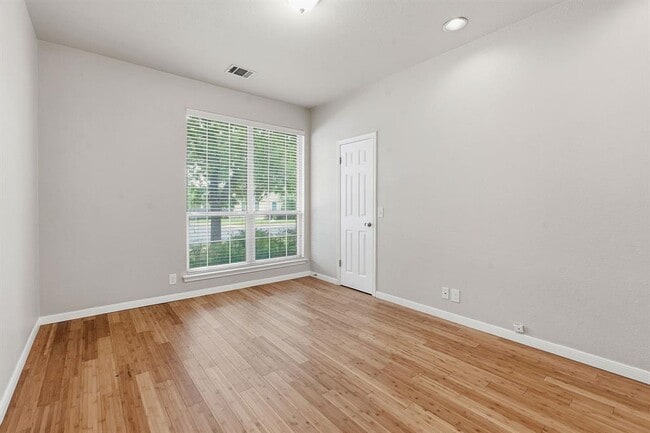 Building Photo - 4036 Barlow Dr