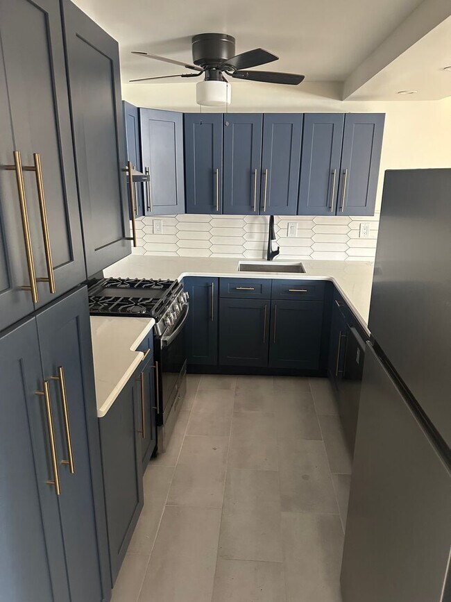 Building Photo - 4407 Rosemont Ave