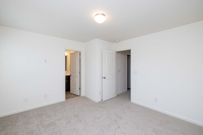 Building Photo - 3 Bedroom Townhome Minutes from Downtown Oakboro - Available August 2026