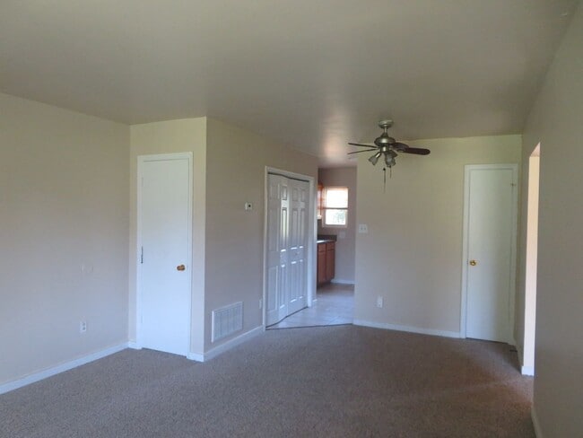 Building Photo - Colonial Heights Virginia
