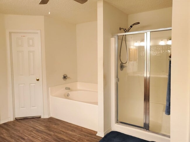 Building Photo - 4 Bedroom 2 Bath home located in heart of ...