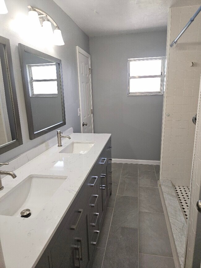 Building Photo - 1895 Big Oak Dr