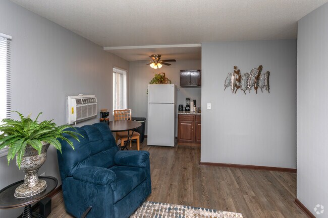 1BR, 1BA - 650SF - 7th Street Apts - 1439