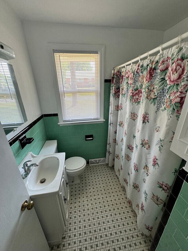 Building Photo - Cozy 4 bed 1.5 bath Ranch House in Petersburg