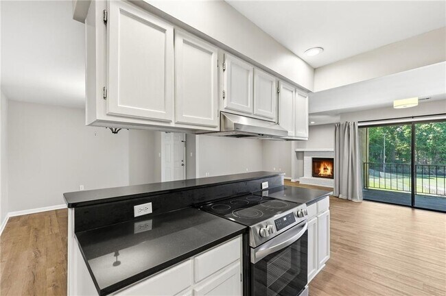 Building Photo - 605 Candler St