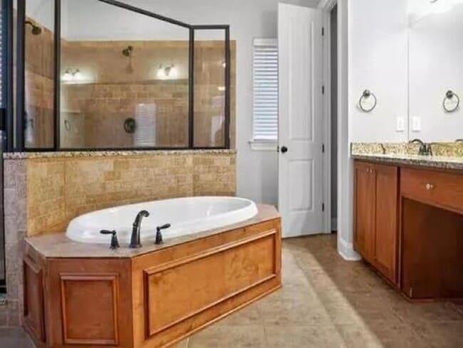 Building Photo - 6135 Abigail Bluffs Dr