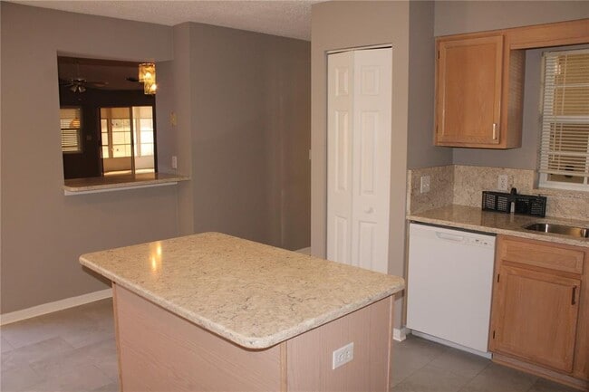 Building Photo - 1507 Lantana Ct