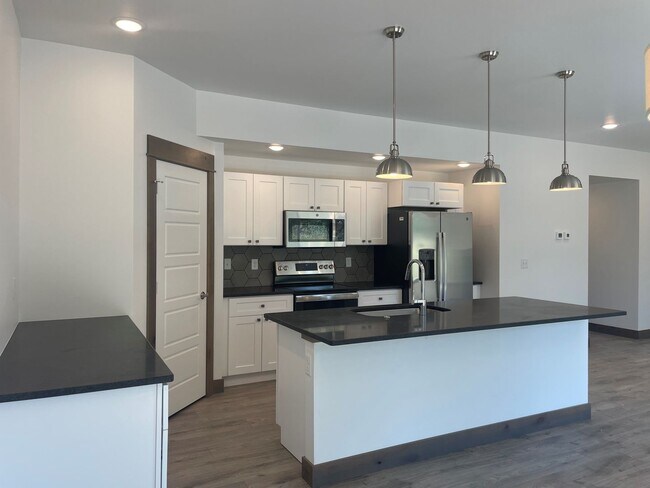 Building Photo - 52 Black Label Wy