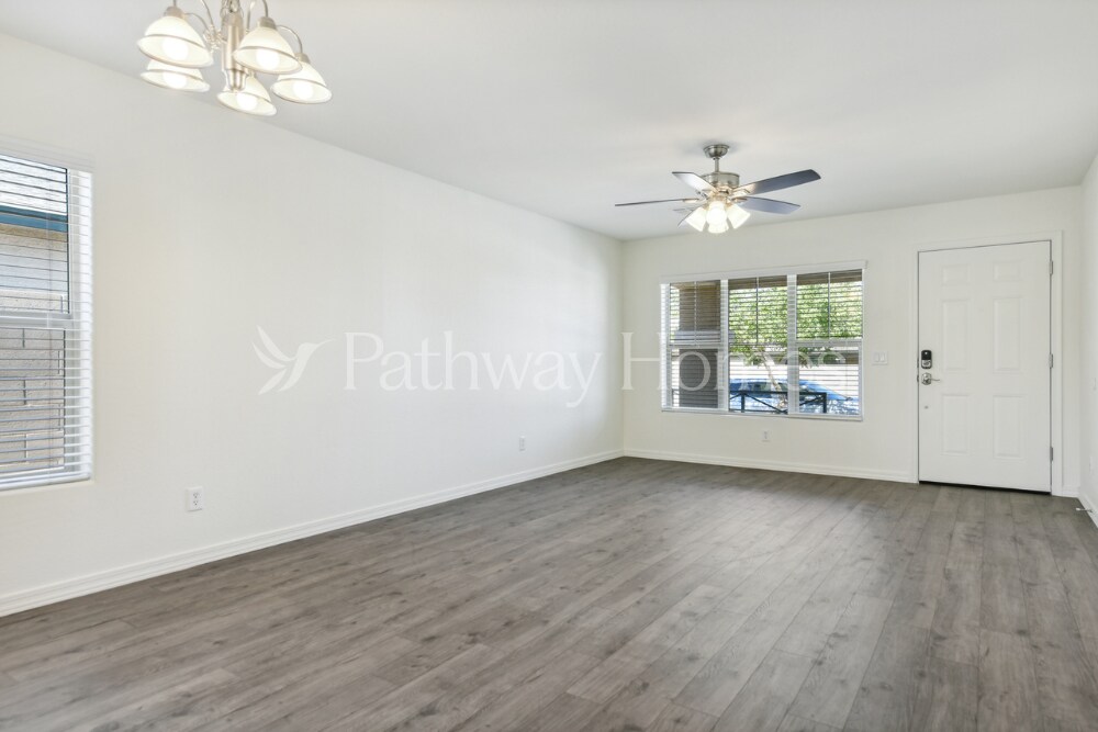 Building Photo - 207 W Latona Rd