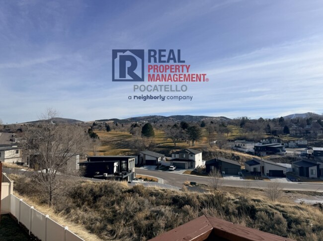 Building Photo - 3 bed 2.5 bath 2 car garage house - pets negotiable