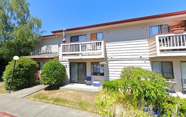 Building Photo - 200 High School Rd NE