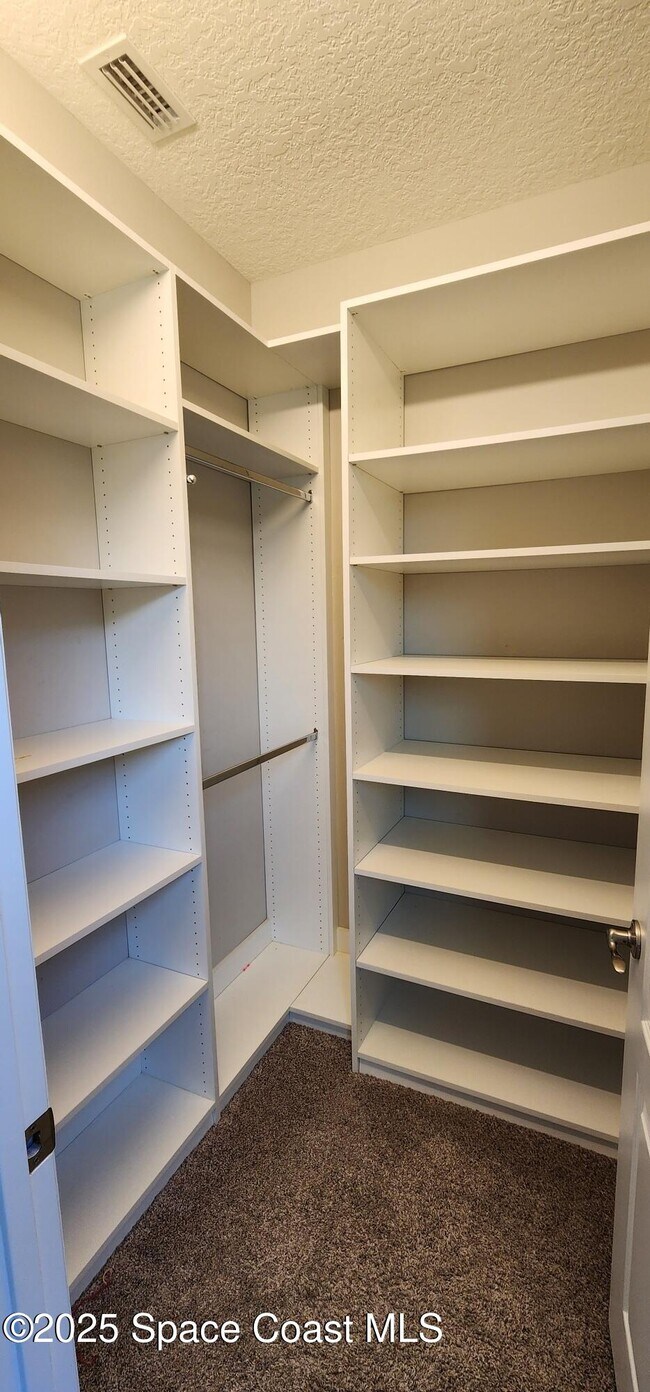 Building Photo - 3003 Trasona Dr