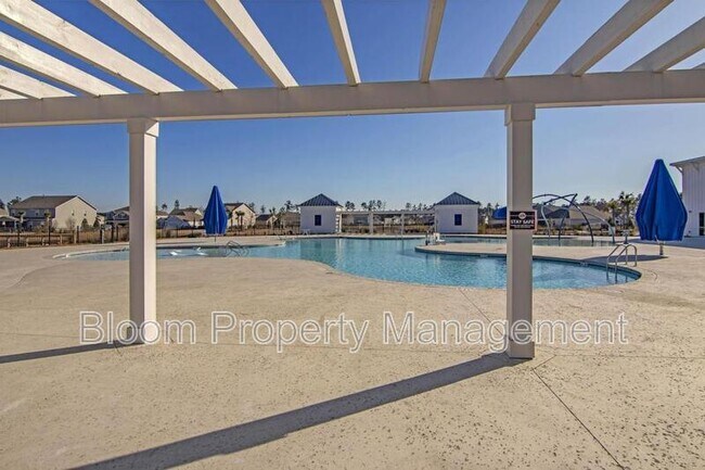 Building Photo - 602 Solar Ct