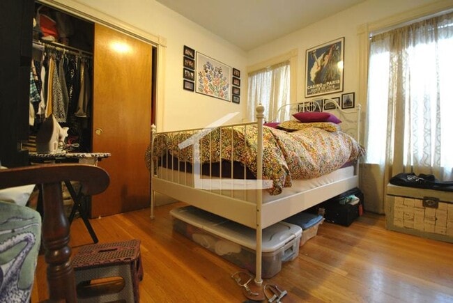 Building Photo - AWESOME 3 BED 1.5BATH IN BROOKLINE!!!!!!!