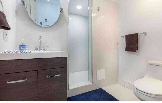 Building Photo - 1717 N Bayshore Dr