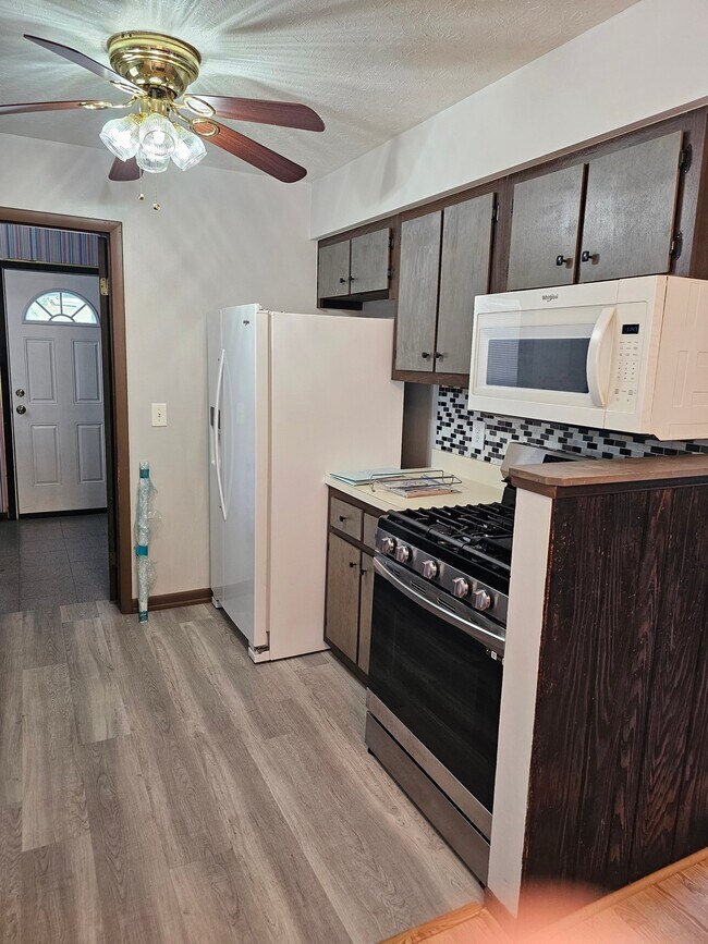 Building Photo - 37377 Green Dr