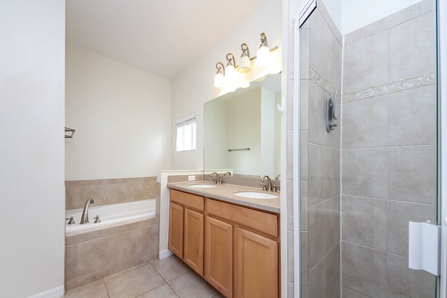 Building Photo - 5516 Cape Hatteras Dr