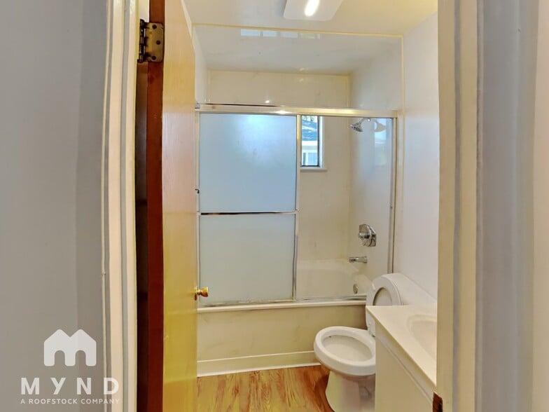Building Photo - 5515 Spinnaker Dr