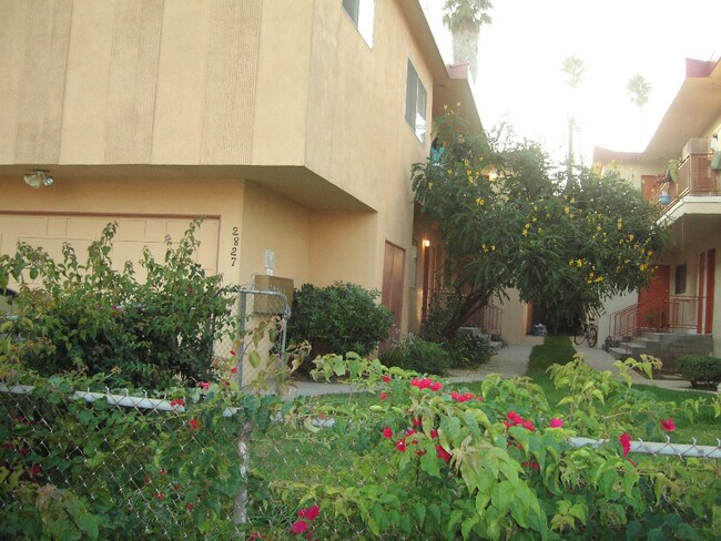 Building Photo - 2827 S Corning St