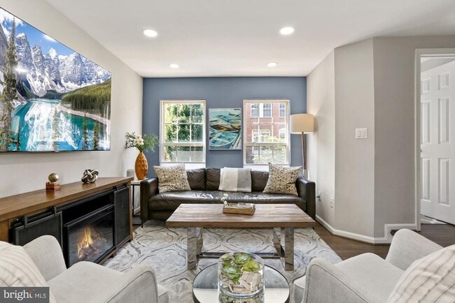 Building Photo - 8078 Sebon Dr